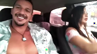 Pedi um uber a motorista me deu keep under surveillance comi ela no carro e gozei na boca dela ela ainda riu com a porra na boca